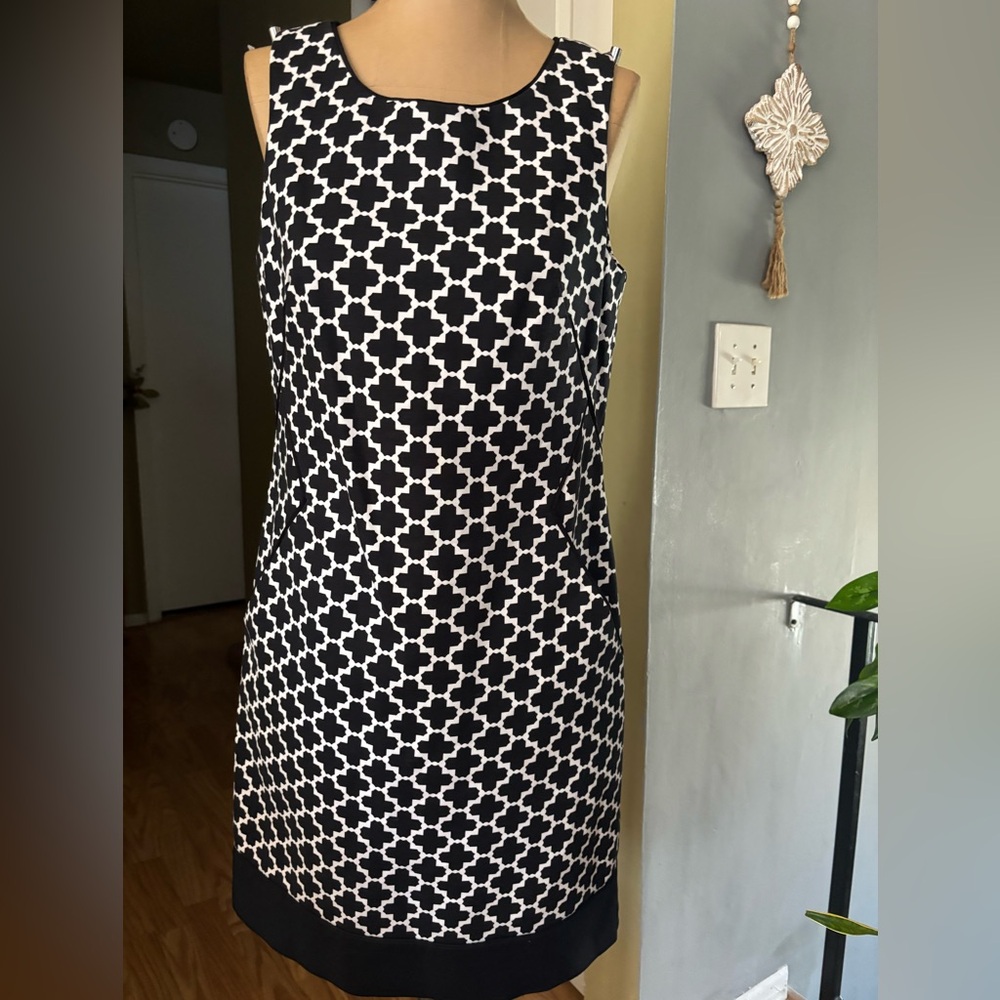 White House Black Market Women’s Lined Shift Dress Black & White Midi 4 Classic